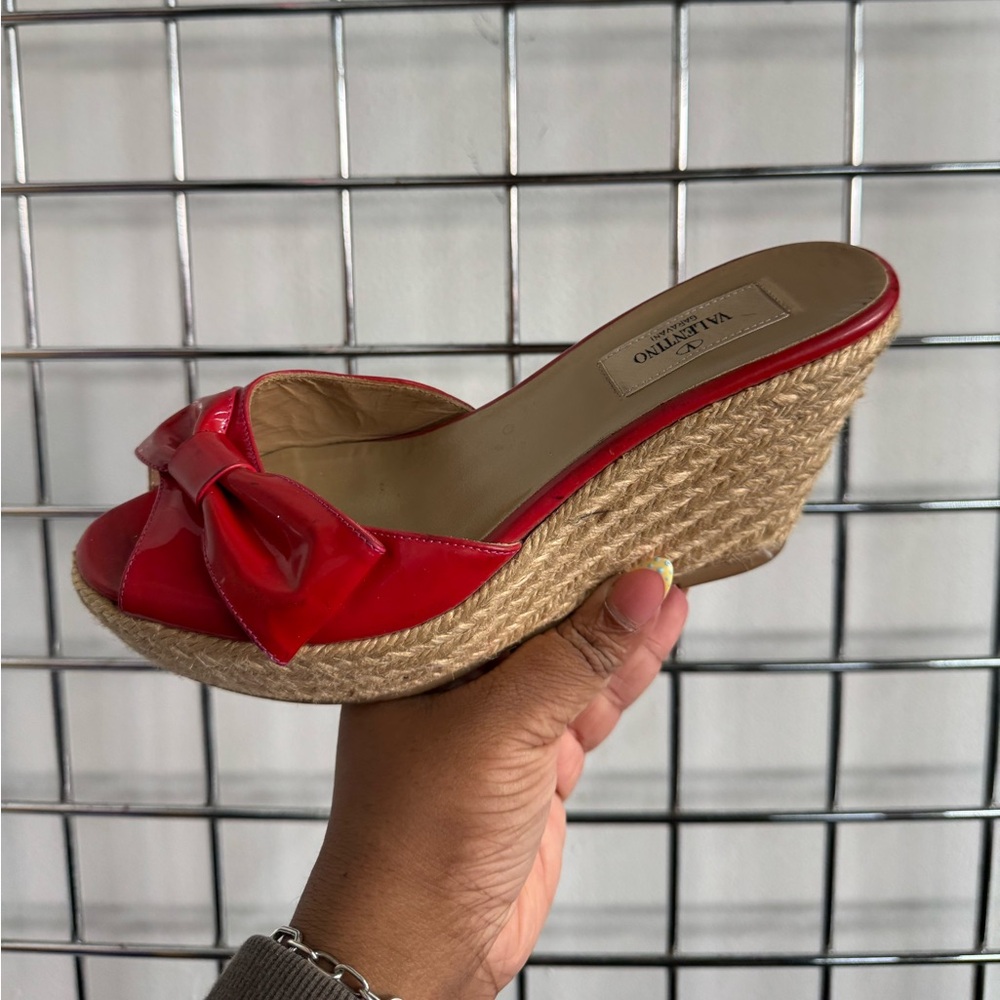 Valentino Mena Bow Hot Pink Patent Leather Wedge Espadrille Sandals Womens 38 - Picture 3 of 14